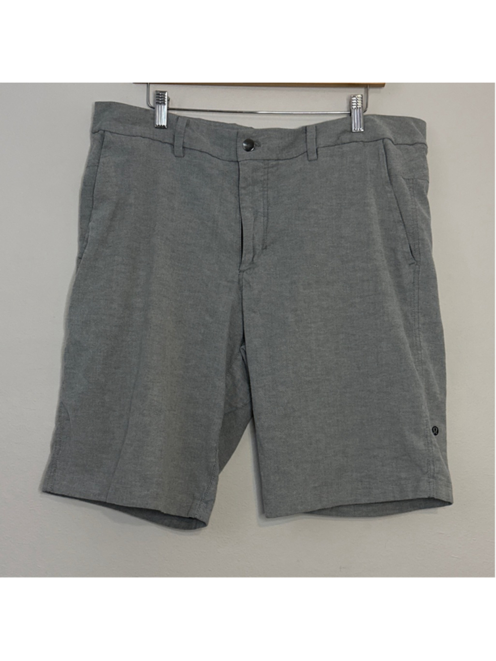 Men's Lululemon Flat Front Shorts Waist 38 Gray - [MEL582]